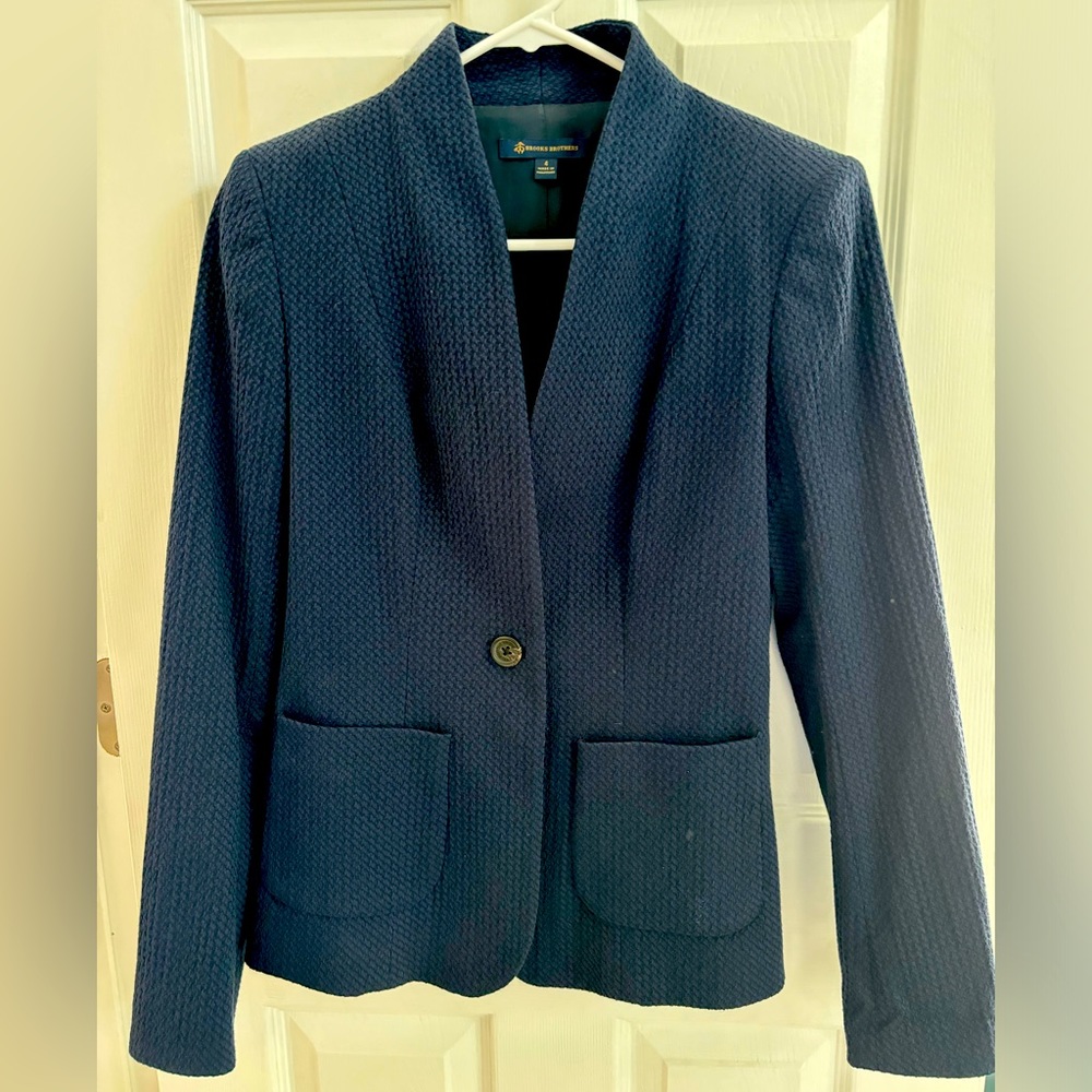 NWOT Brooks Brothers blazer; Size 4; navy blue textured. Perfect condition